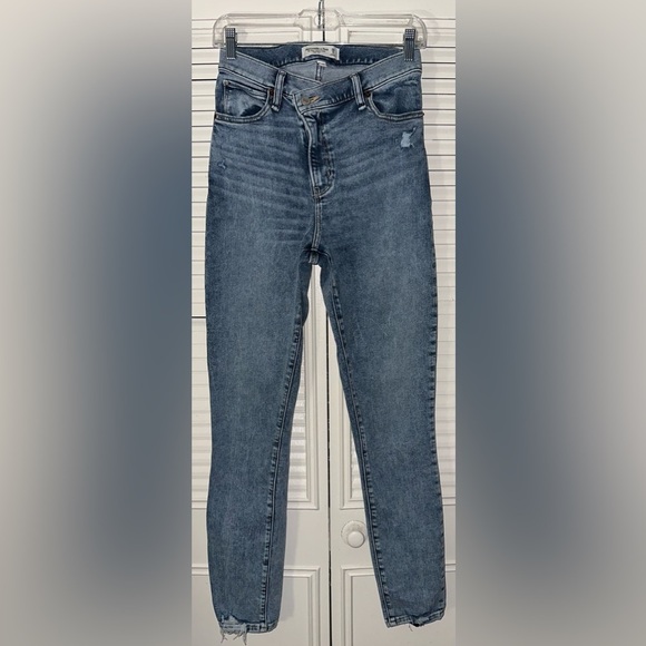Abercrombie & Fitch Curve Love The Super Skinny Ankle High Rise Jean Size 28/6L - Picture 1 of 12